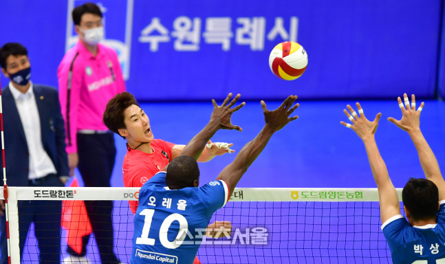 터치아웃 시도하는 박철우[포토]