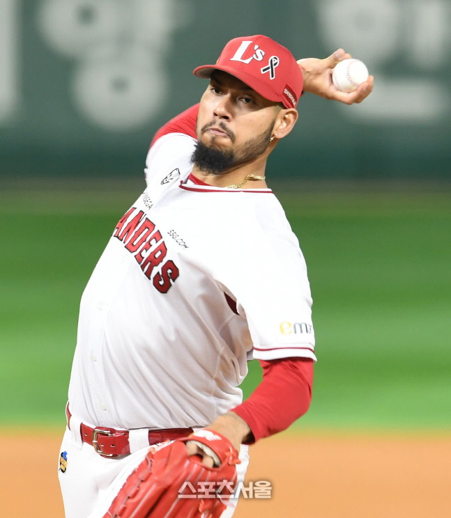 [포토]SSG 선발 폰트, 승리가 필요해!