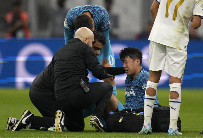 Soccer WCup SKorea Son Injured