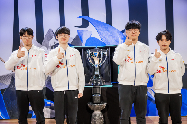 ‘뛰는 DRX 위에 나는 T1 있다’, T1이 3-0 ‘롤드컵 우승’을 예고했다[롤드컵 결승]