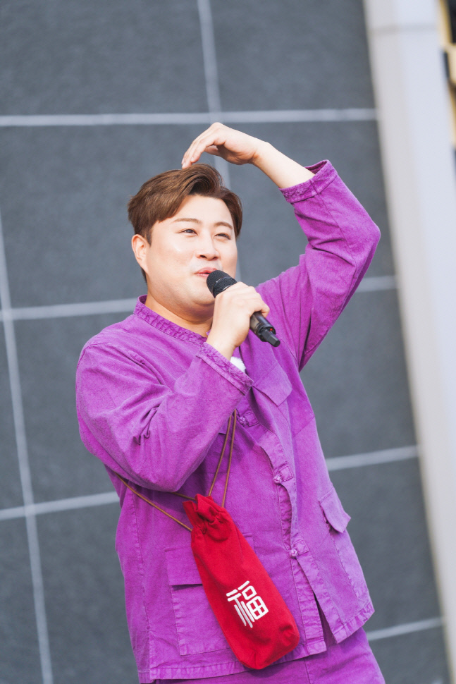 송가인·김호중, 돌발상황에도 합심…'복덩이들고' 측 "여정 즐기는 모습 뿌듯"