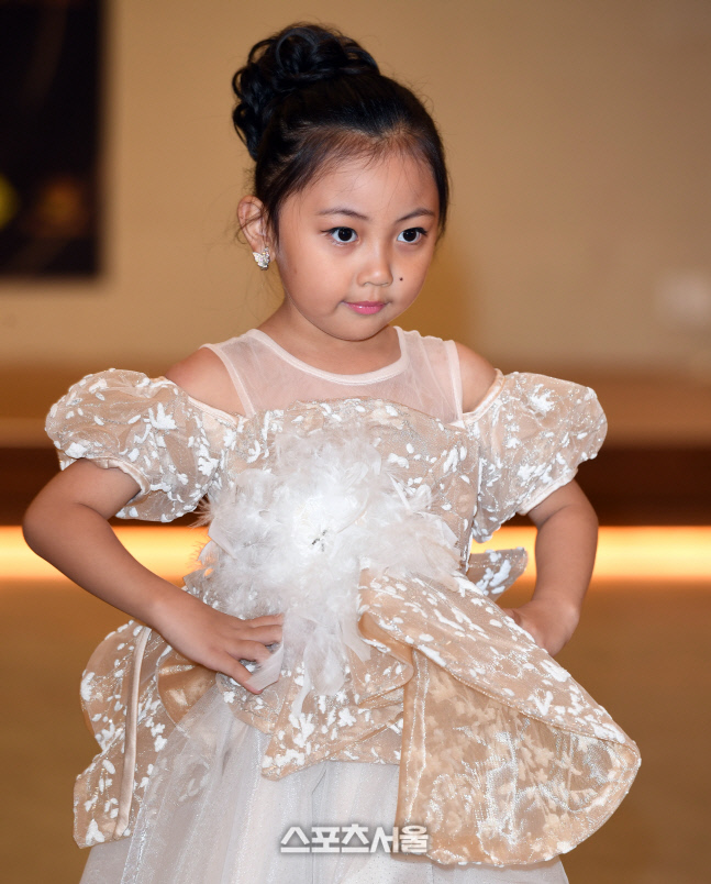 [포토]김아연, 너무 앙증맞죠~. (더퀸오브코리아키즈&주니어)