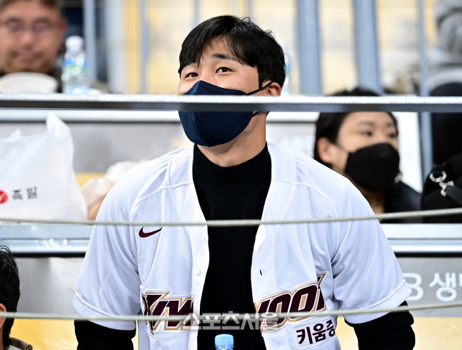 [포토] 김하성, 키움 유니폼 입고 응원