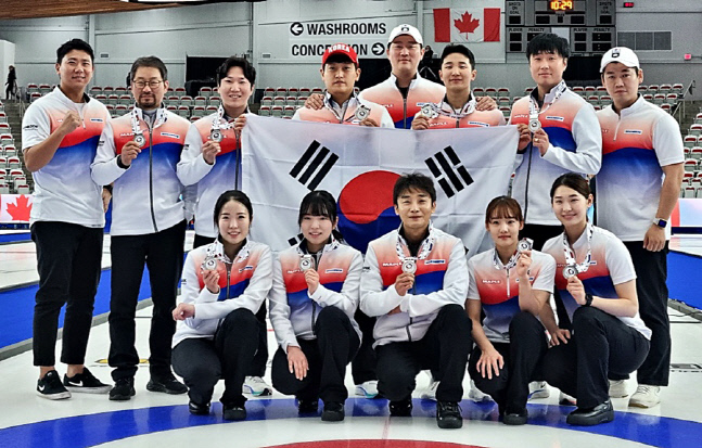 '남녀 컬링국대' 서울시청·춘천시청, 범대륙선수권서 나란히 준우승…세계선수권 출전권 확보