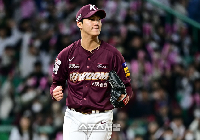 15년 전처럼 에이스 쇼다운, 김광현에서 안우진으로 왕관 이동[KS플래시백]