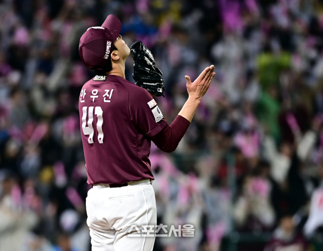 [포토] 안우진 \'만루위기 잘 넘겼어\'