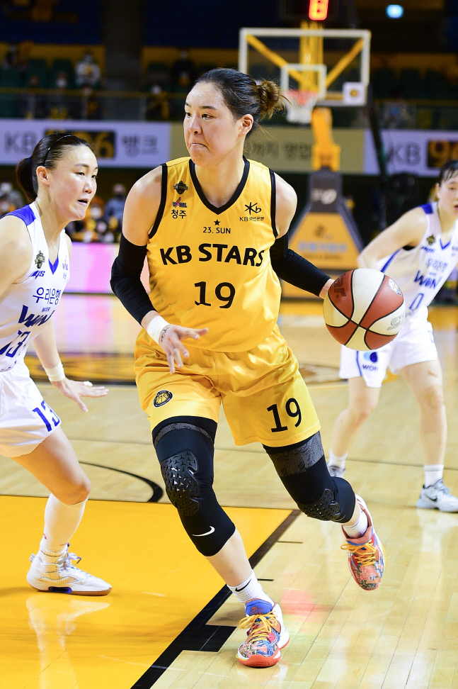 '충격의 개막 3연패' KB스타즈, 새삼 증명되는 '박지수'의 존재감 [SS 시선집중]