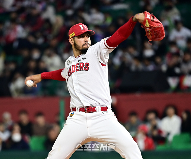 [포토] 역투하는 폰트 '내일은 없다'