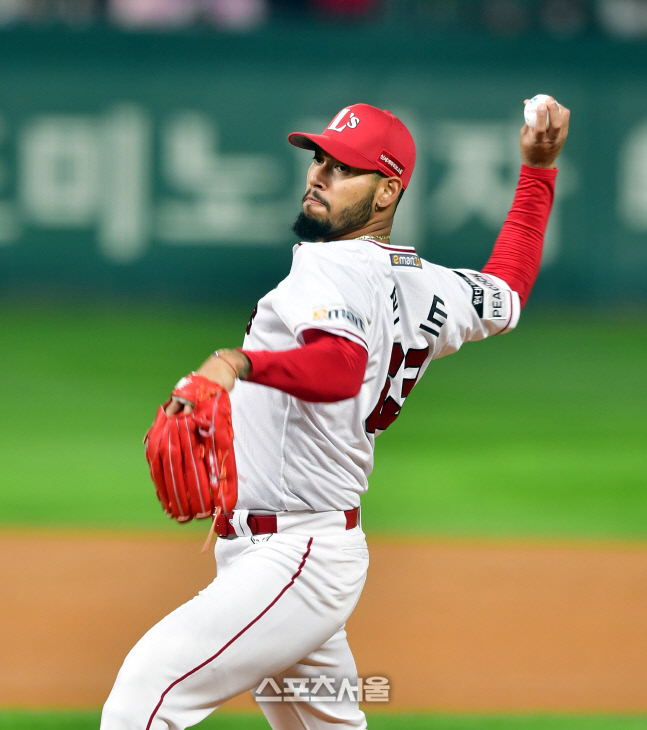 한국시리즈6차전 선발나선 폰트[포토]