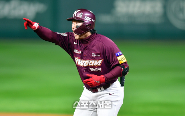 폰트 상대로 선두타자 안타, 키움 임지열[포토]