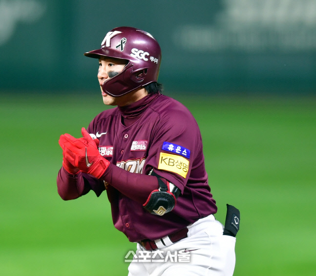 폰트 상대로 선두타자 안타, 키움 임지열[포토]