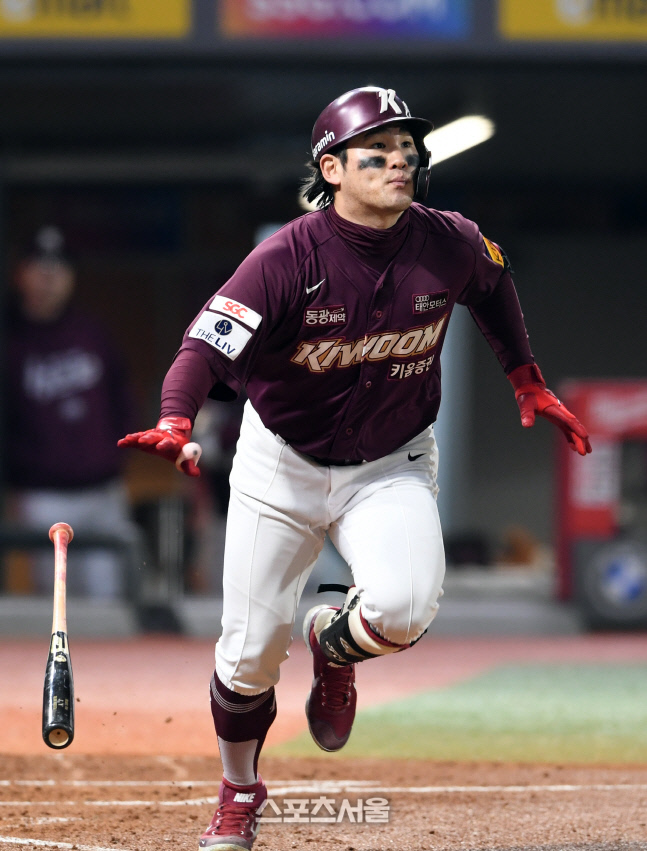 [포토]키움 임지열, SSG 폰트 상대 선제 투런 홈런