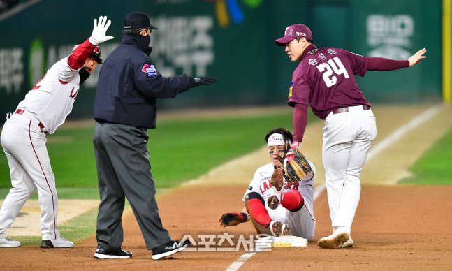 '잠시만요' 추신수[포토]