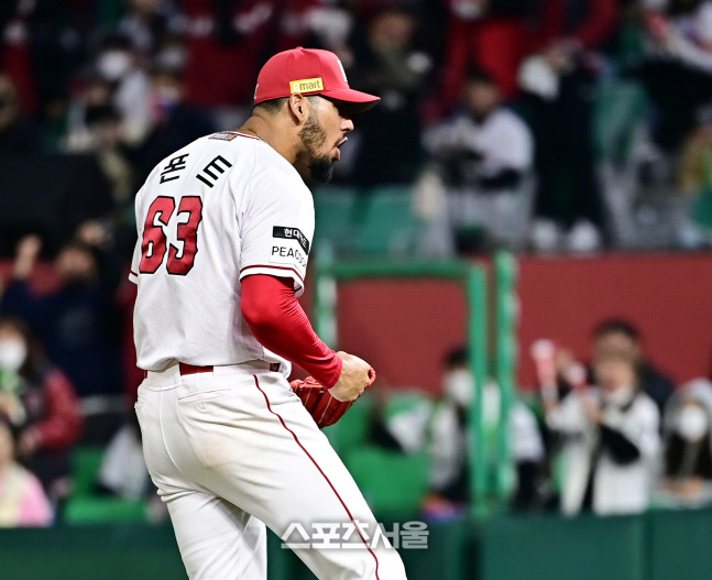 [포토] 폰트 '수비 좋았어'