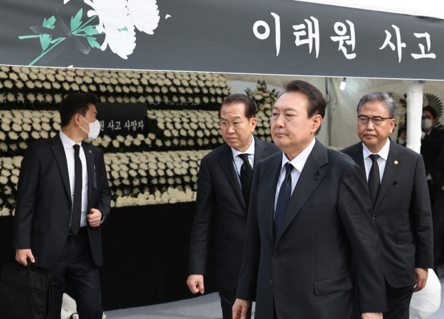 녹사평역 합동분향소 조문 마친 윤석열 대통령