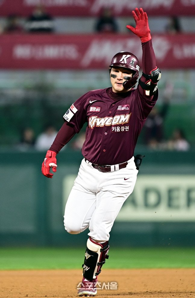 '1번 타자' 전략 성공? 임지열, 폰트 상대 선제 2점포 쾅![KS6]