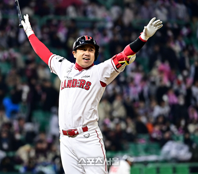 [포토] 경기 끝낸 김강민