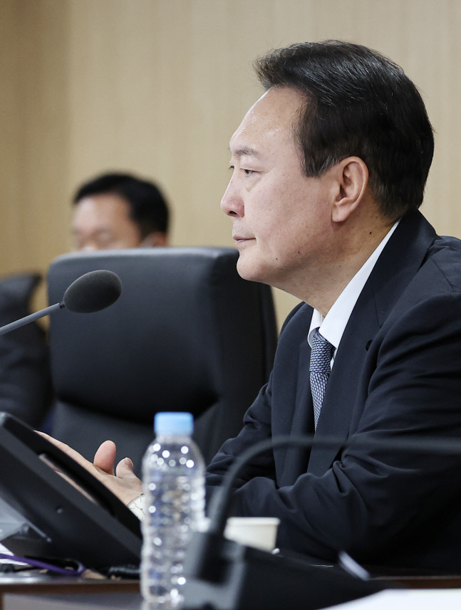 '이 XX들' 보복 대통령실 "MBC 순방 전용기 타지마" 황당 통보