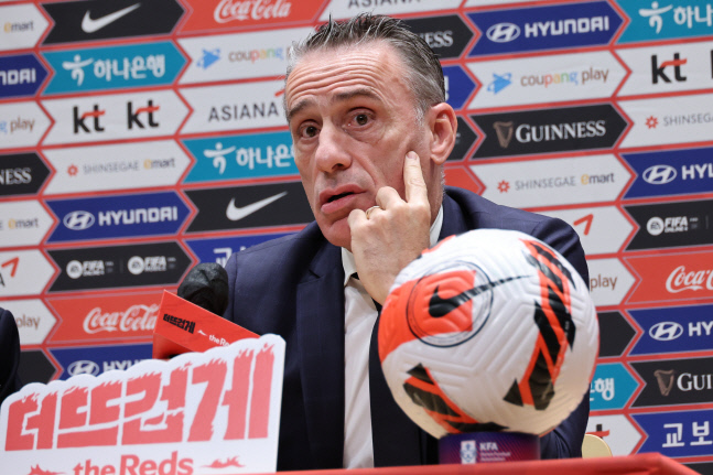 'WC 26인확정' 벤투 "손흥민 훈련 합류 미정…이강인 기술 좋고 발전해 뽑아" [현장 일문일답]