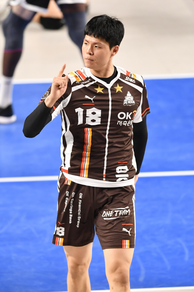 '블로킹 쇼' OK 전진선, 전역 후 곧장 합류도 OK