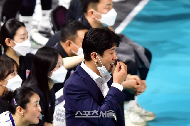 '흥국 쉽지않네!' 김종민 감독[포토]