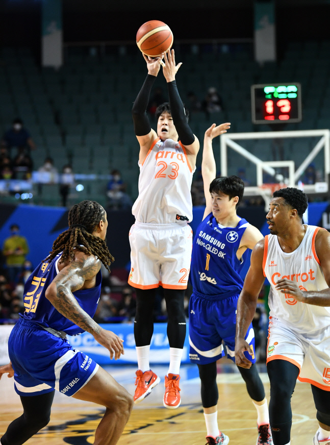 '전성현 26점' 캐롯, 삼성 제압 3연승+1위 KGC 추격...SK도 LG 25점차 완파