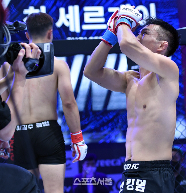 '고려인' 최 세르게이, ARC 008에서 이길수에 가까스로 이겨