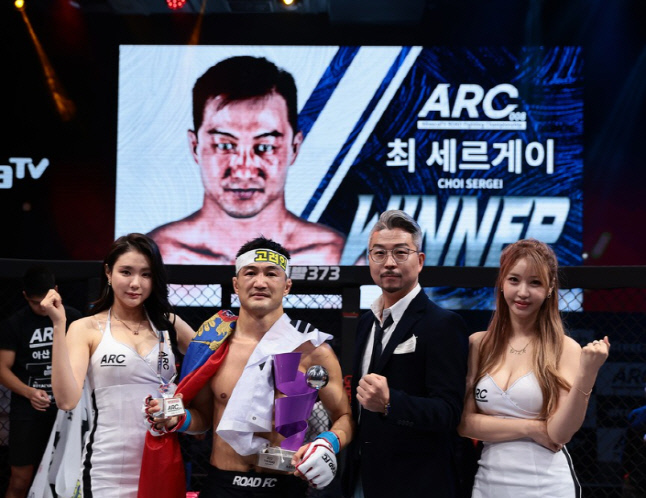 'ARC 008' 고려인 파이터 최 세르게이, 이길수에 3R 심판 전원 만장일치 판정승