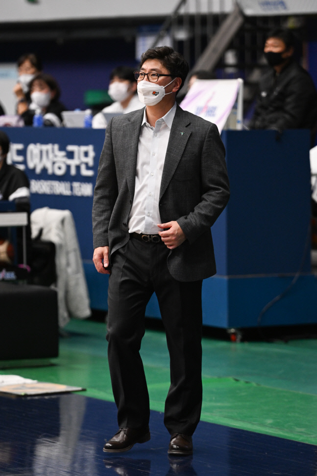 [패장] 김도완 감독 "신지현 검진 받아봐야...다른 선수들에게는 기회" [SS 인터뷰]