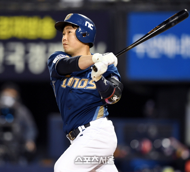 [포토] 양의지 \'넘어 갔어\'