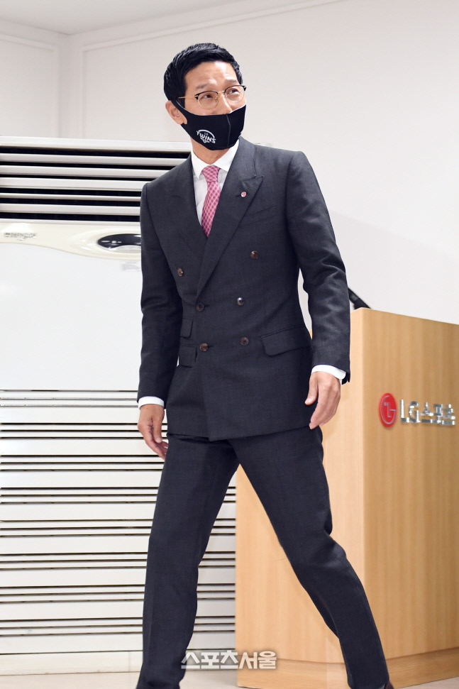 [포토]취임식 입장하는 LG 염경엽 감독