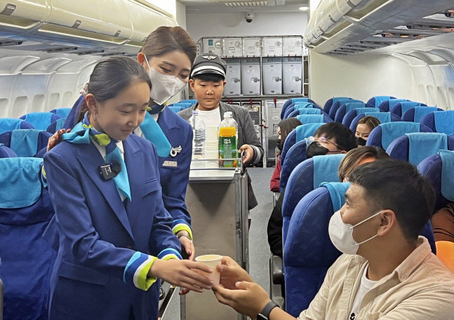 에어부산, 코로나19로 중단된 외국인 근로자 자녀 초청 사회공헌활동 3년 만에 재개해