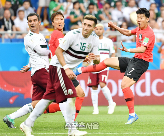 [포토] 손흥민, 침묵을 깨는...골의 순간!