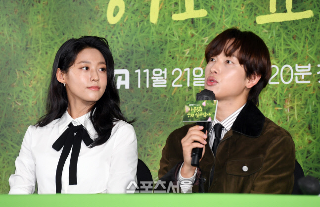 [포토]설현, 임시완을 빤히...