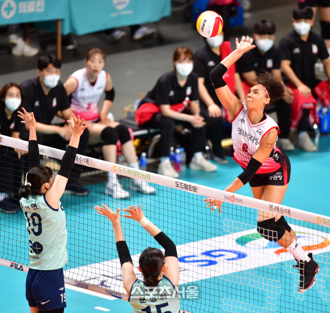 GS 블로킹 무위로 만드는 엘리자벳[포토]