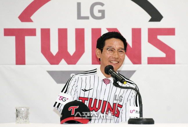 [포토]LG 염경엽 감독, \'페넌트레이스부터 우승을 해야...\'