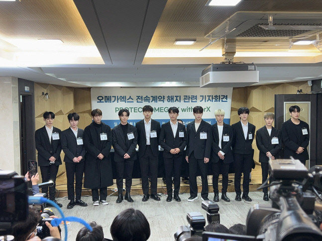 오메가엑스 "소속사 대표, 술자리서 성희롱 발언 수시로 해"