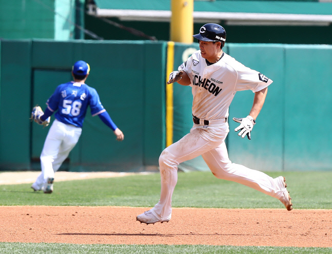 오준혁 주루220417-0754