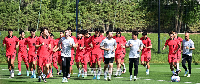 [포토] 러닝으로 몸푸는 월드컵 대표팀