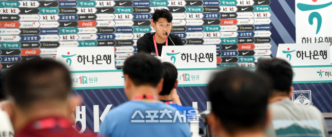 [포토] 기자회견하는 손흥민