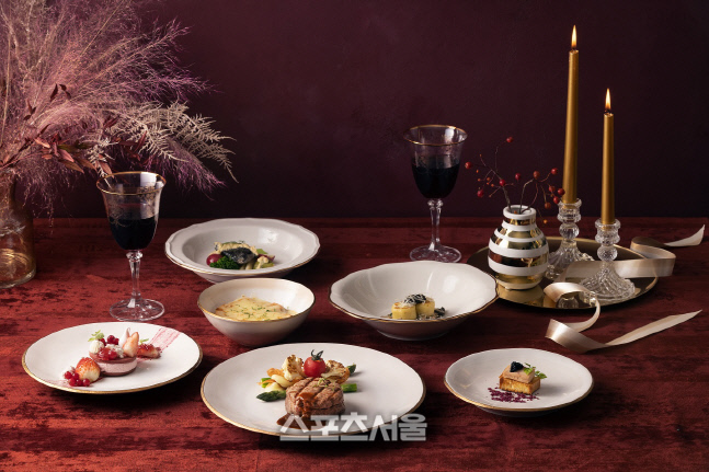"품격있은 연말 모임" 노보텔 앰배서더 서울 강남, '다이닝 딜라이트' 프로모션 선봬
