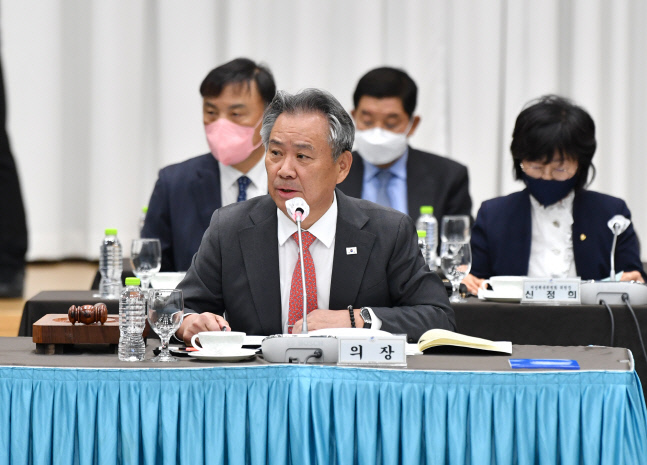 이기흥 대한체육회장 "소송하려고 했다"...세번만에 정관변경 허가