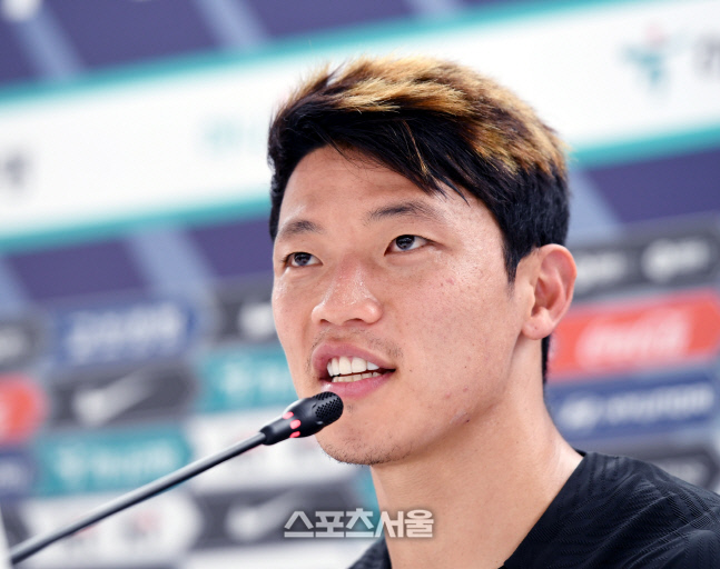 [포토] 기자회견하는 황희찬