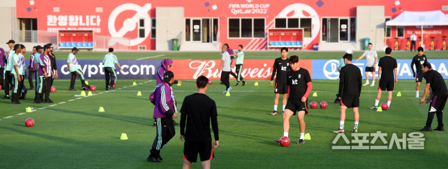 [포토] 월드컵 대표팀, 자원봉사자들 대상으로 축구클리닉