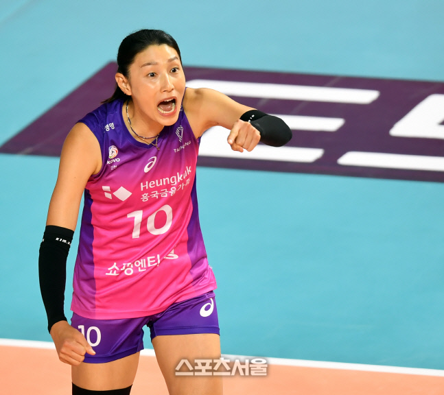 1세트 막판 환호하는 김연경[포토]