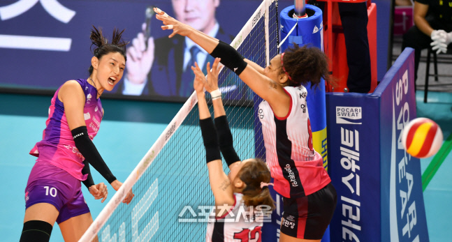 '버스 지나갔다!' 흥국 김연경 [포토]