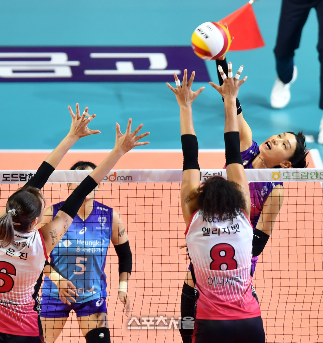 높이가 다른 스파이크, 흥국 김연경[포토]