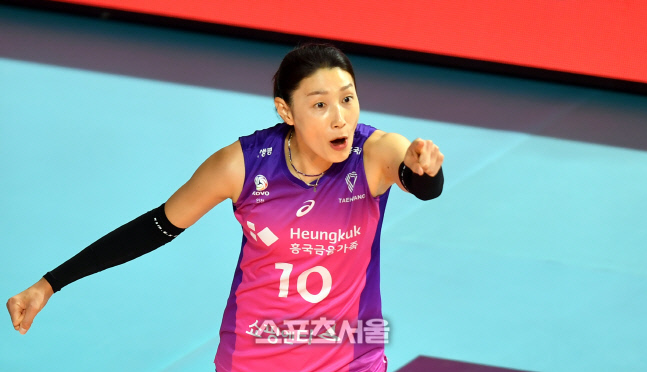 1세트 승기잡고 환호, 흥국 김연경[포토]