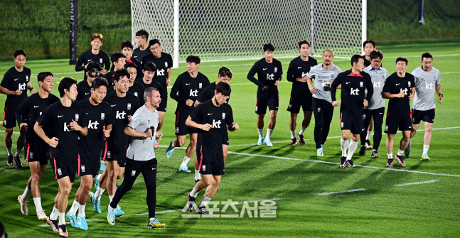 벤투 감독 설득한 배경엔…'주장단' 흥민-영권-우영의 적극 요청 있었다[도하 SS현장]