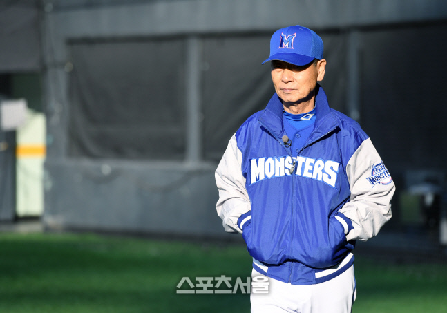 [포토]김성근 감독, '최강야구' 몬스터즈의 사령탑으로...